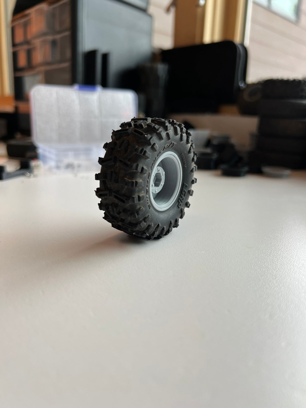 1.0 Inch Classic Beadlock Wheels *Bonus Hubcap Included